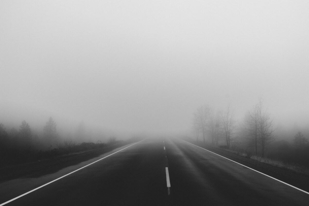 مه در جاده